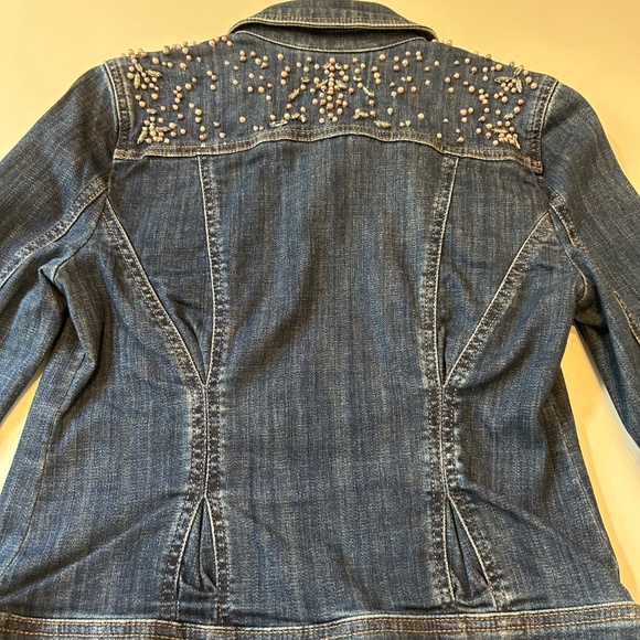 White House Black Market Hillary Pearl Embellished Denim Trucker Jacket Size XS - Picture 8 of 10